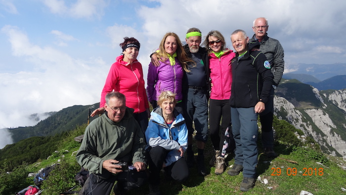 Zadovoljni udeleženci pohoda na Srednji vrh in Mali Grintovec